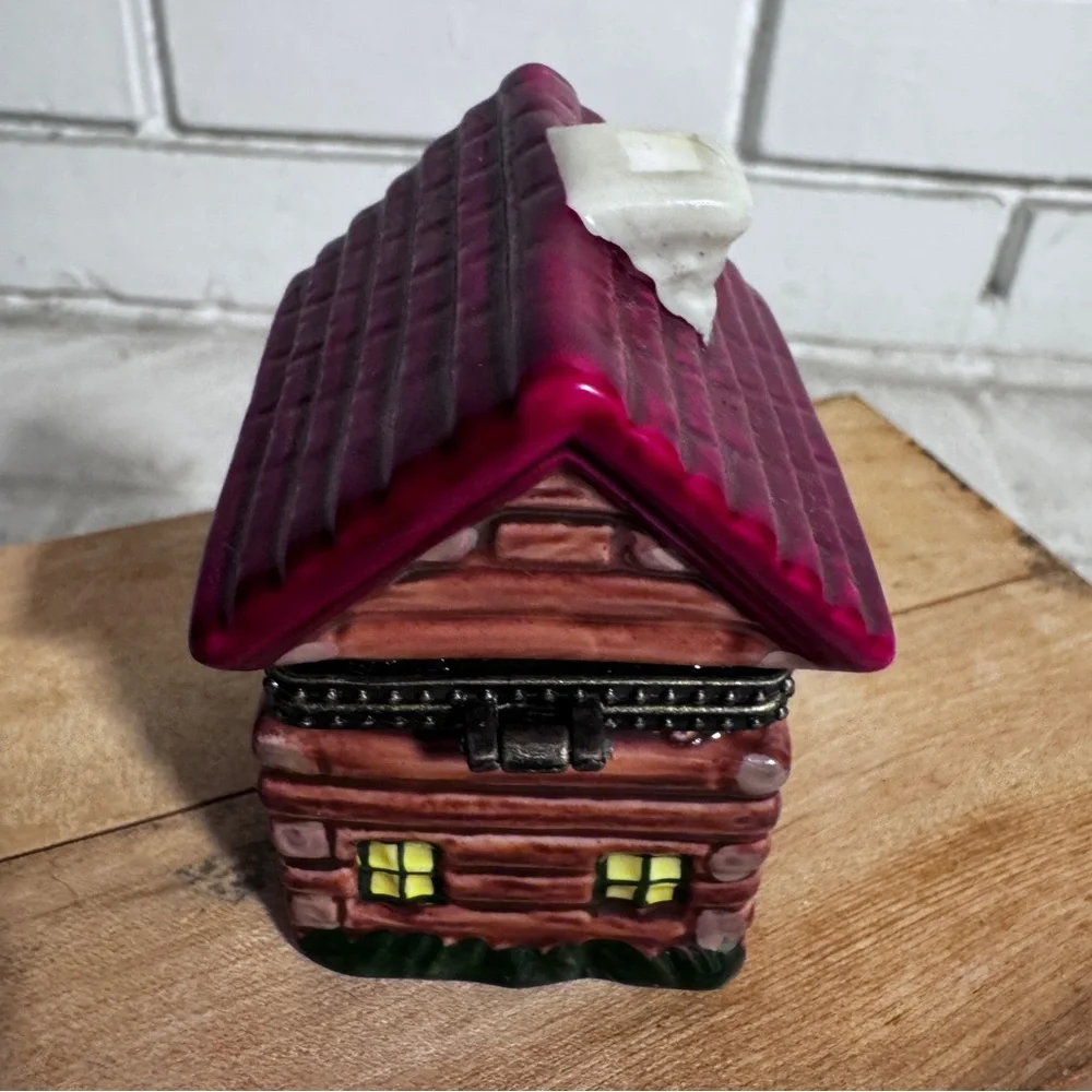 Hinged Trinket Box Log Cabin Lodge with “Welcome” sign